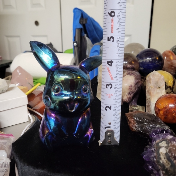 XL Titanium Rainbow Aura Quartz Pokémon Pikachu Crystal Carving - Picture 3 of 5